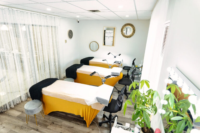 Beauty salon Barrie, nails salon, lash extensions, brows, facials 20-100